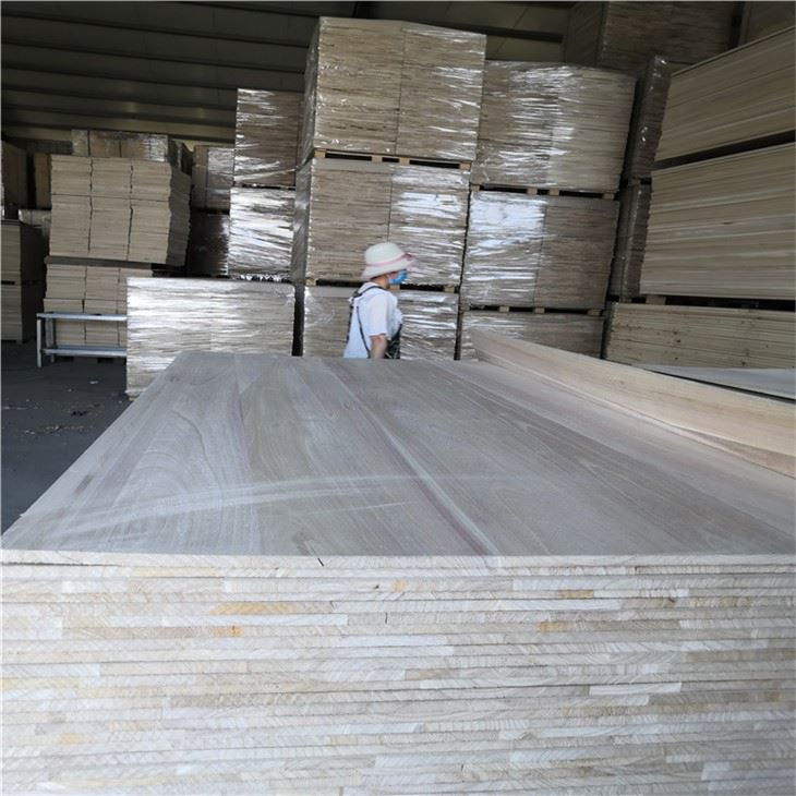 Paulownia houten planken en houtstrips
