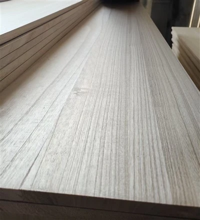 Aangepast formaat massief Paulownia